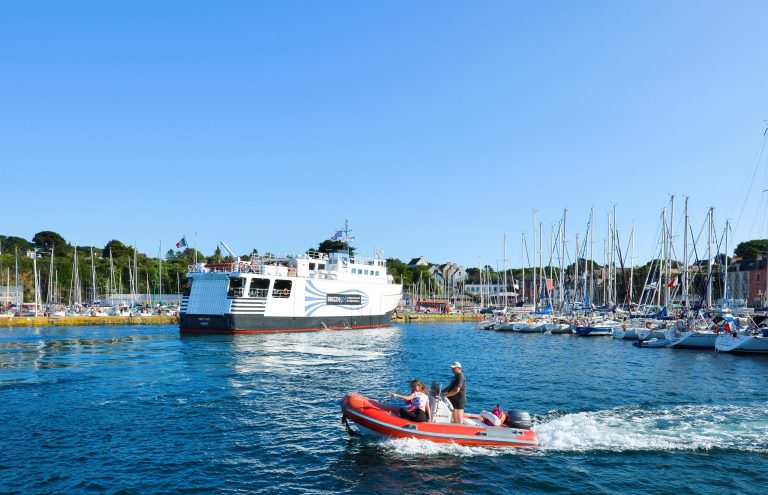 ©Cie Océane. Bateau venant de Lorient à Port Tudy, Groix. Bateau venant de Lorient à Port Tudy, Groix.