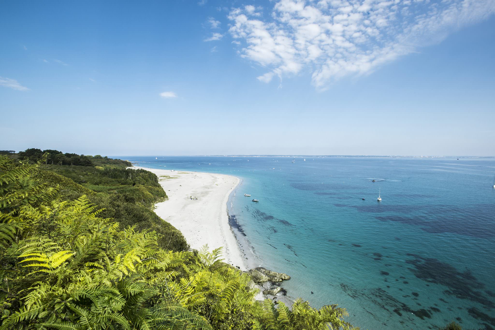 © Xavier DUBOIS. La paradisiaque plage des Grands Sables à Groix. La paradisiaque plage des Grands Sables à Groix.