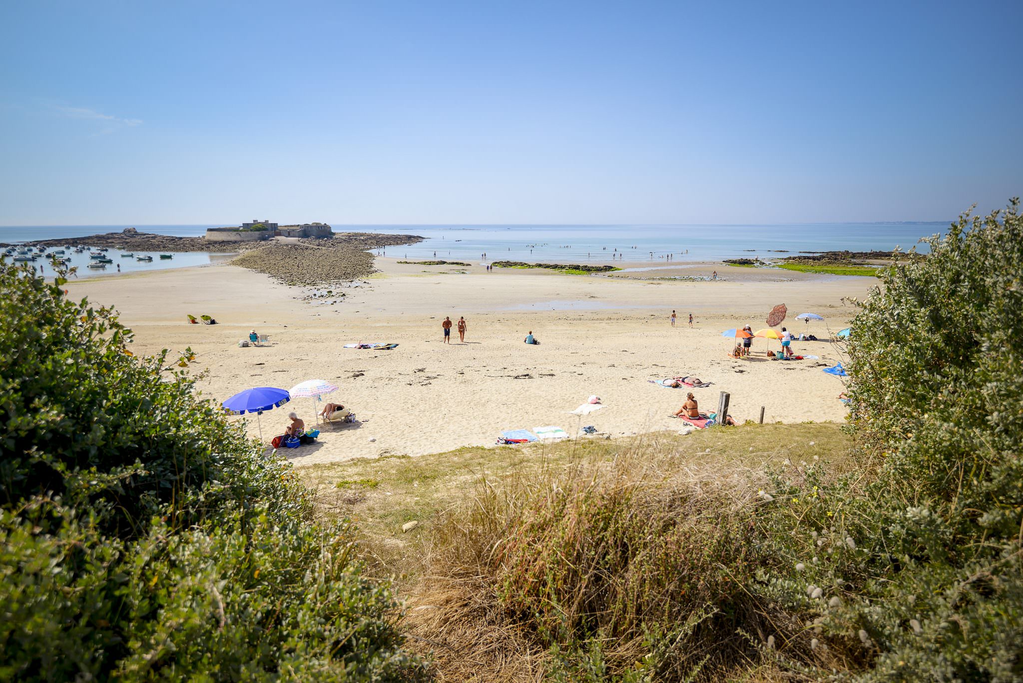 © Emmanuel LEMEE - La plage du Fort-Bloqué à Plœmeur. La plage du Fort-Bloqué à Guidel-Plages.