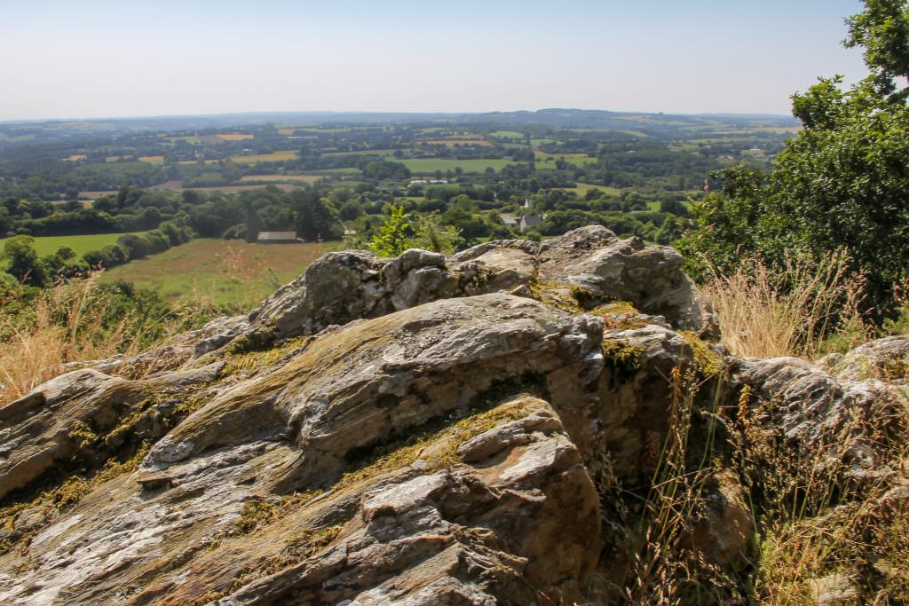 Placeguen, vue panoramique de la vallée depuis les Montagnes Noires.