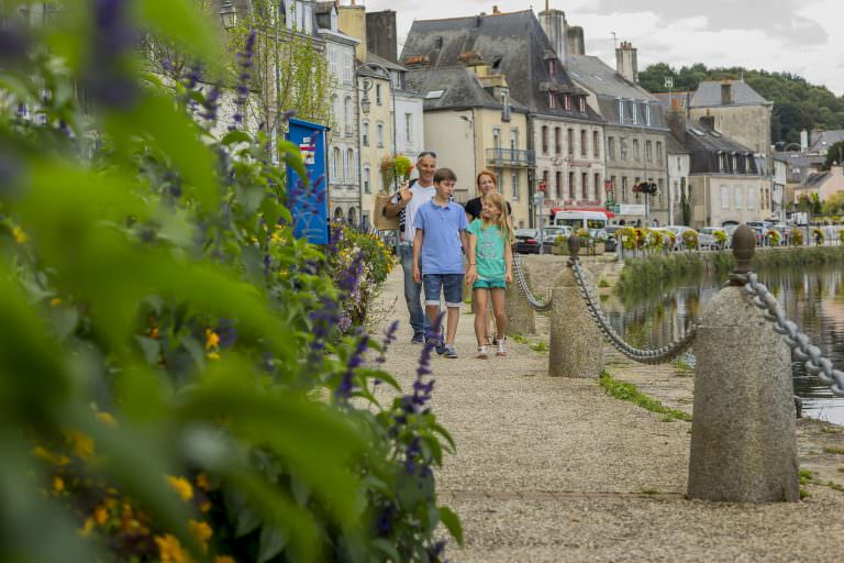 Balade le long de la Laita, sur les quais de la ville basse de Quimperlé.