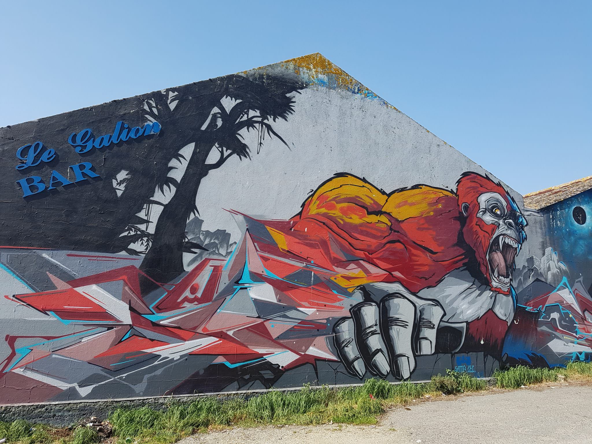 Graff d'un gorille par LEZ et SAMP au Galion à Lorient