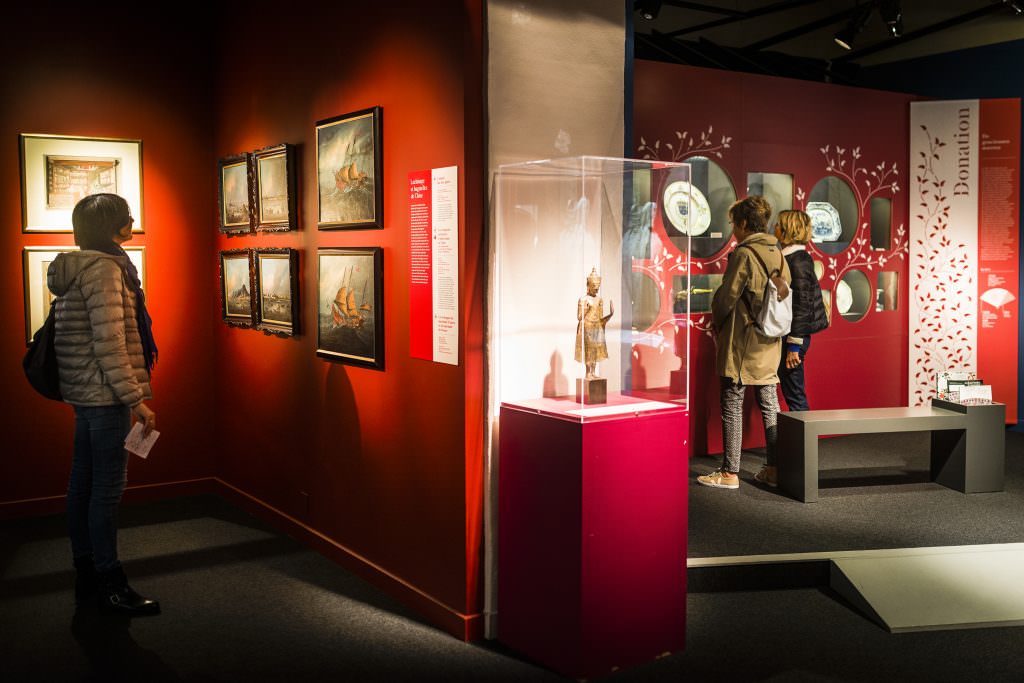 ©Xavier DUBOIS. Gravures et porcelaines, musée de la Compagnie des Indes Port-Louis, musée de la Compagnie des Indes