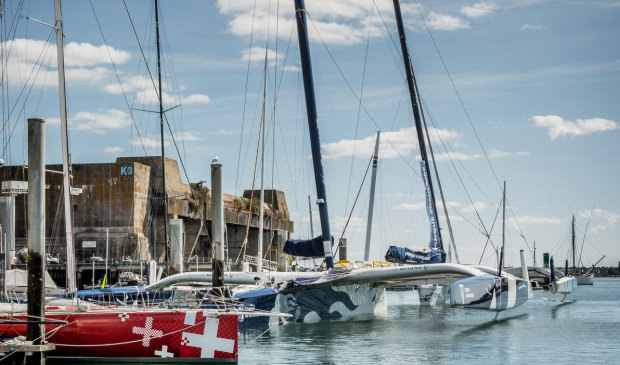 Les trimarans du pôle course au large à Lorient La Base