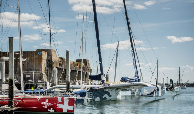 Les trimarans du pôle course au large à Lorient La Base