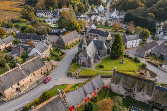 The Breton village of Lanvaudan and its thatched cottages