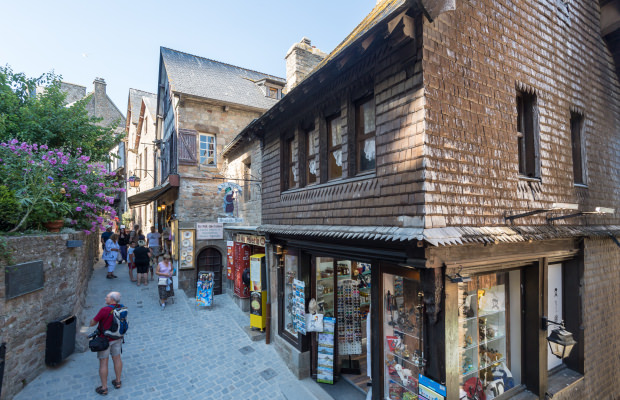 ©Emmanuel BERTHIER-Emmanuel - une rue du Mont Saint Michel - crtb-ad9011 (2029)_1