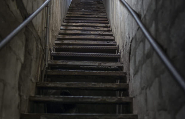 Escalier dans le bloc K3 de l'ancienne base de sous-marin à Lorient.