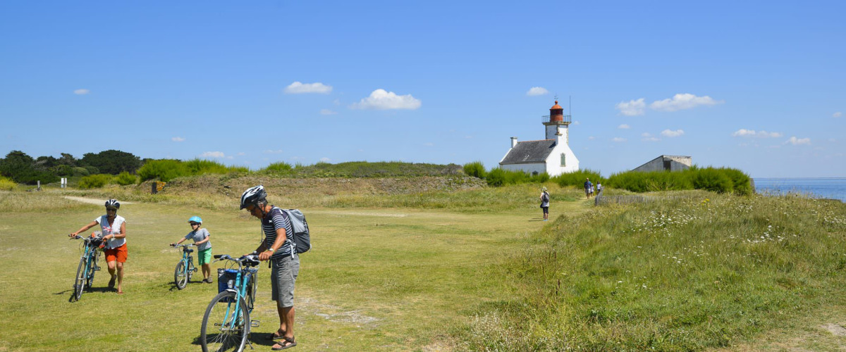 © Emmanuel LEMEE. Ile de Groix, famille sur La Pointe des Chats. Ile de Groix, famille sur La Pointe des Chats