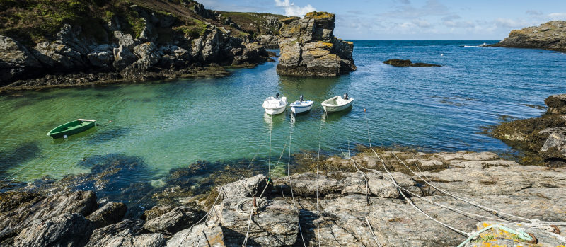 © Xavier DUBOIS. Bateaux amarrés à Port Saint Nicolas, Ile de Groix. Bateaux amarrés à Port Saint Nicolas, Ile de Groix.