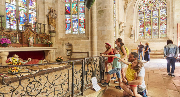 © CRTB. Le Pays du Roi Morvan, visite de la chapelle Sainte-Barbe du Faouët. Le Pays du Roi Morvan, visite de la chapelle Sainte-Barbe du Faouët.