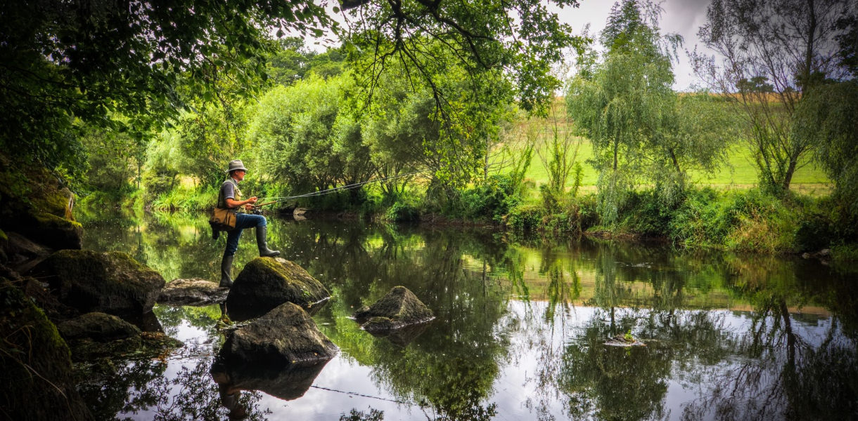 Pêche en rivière, instant magique sur le Scorff