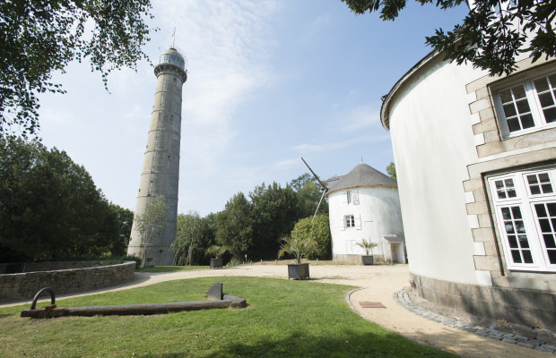 La Tour de la Découverte et les moulins du Faouédic - Enclos du Port - Péristyle - Lorient